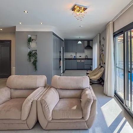 Talia كوشاداسيه